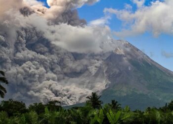 Thick smoke rises during an eruption from Mount Merapi, Indonesias most active volcano, as seen from Tunggularum village in Sleman on March 11, 2023. (Photo by DEVI RAHMAN / AFP) (Photo by DEVI RAHMAN/AFP via Getty Images)